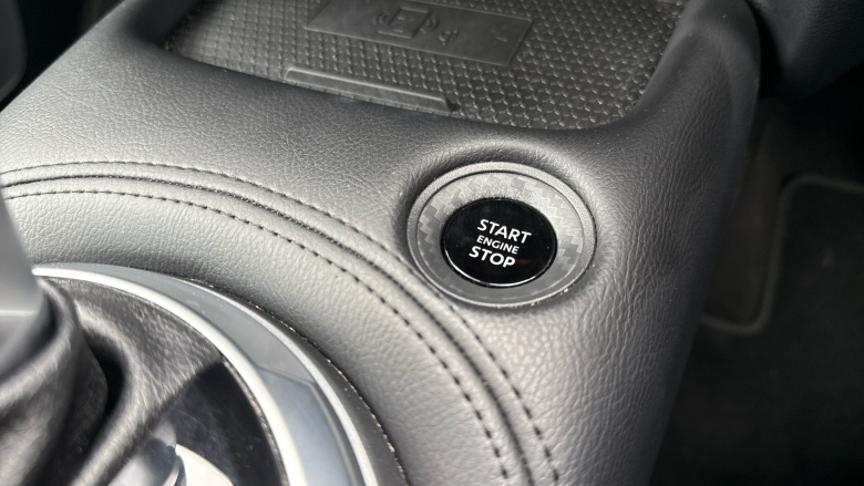 Nissan Juke 1.0 DiG-T N-Connecta 5dr DCT Petrol Hatchback